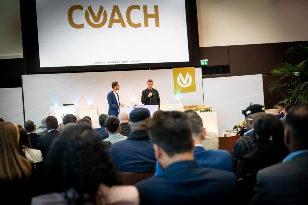 Hartmut von Kameke - Moderator Event DVAG Hartmut von Kameke, HvK, Moderator, sympathisch, charmant, kompetent, erfahren, TV, Events, Podcast, Talk, Interview, Sport, KI, Gesundheit